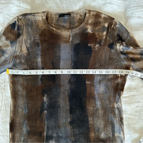 Cashmere and Silk Sweater - Picture 6 of 7